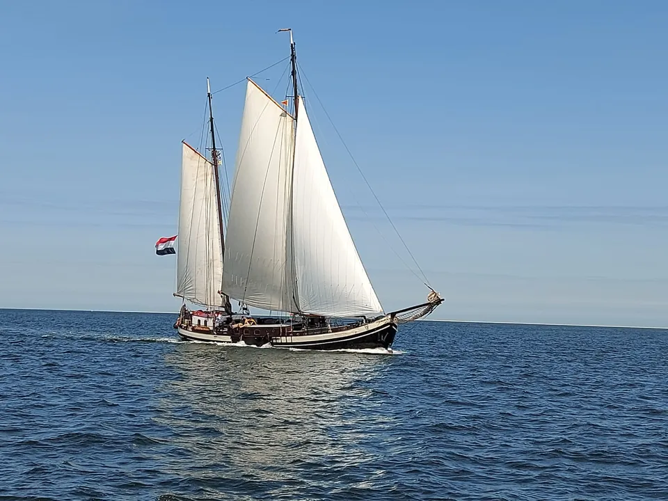 Minerva unter vollen Segeln